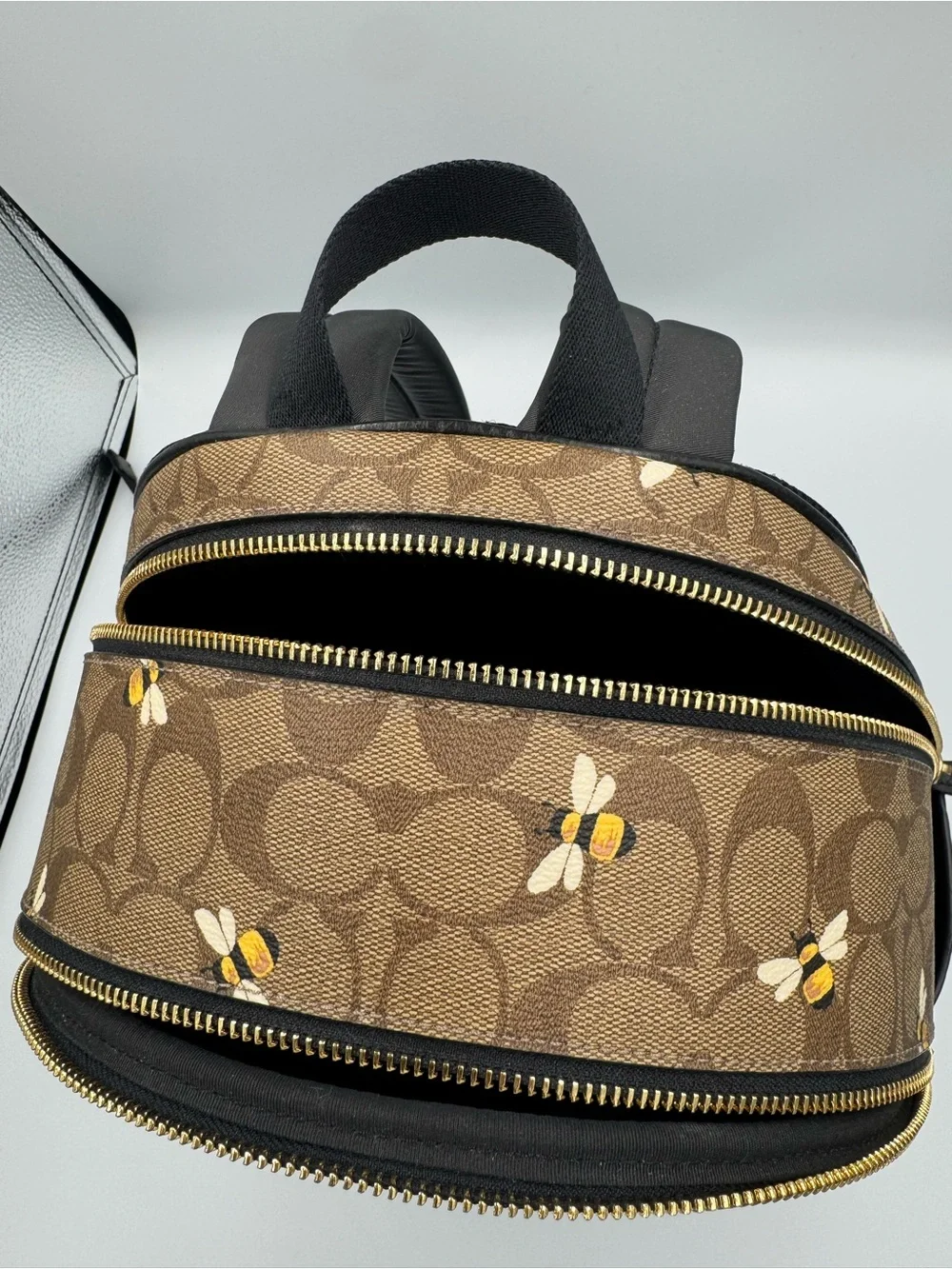 COACH Court Signature Canvas Backpack with Bee Print 🐝